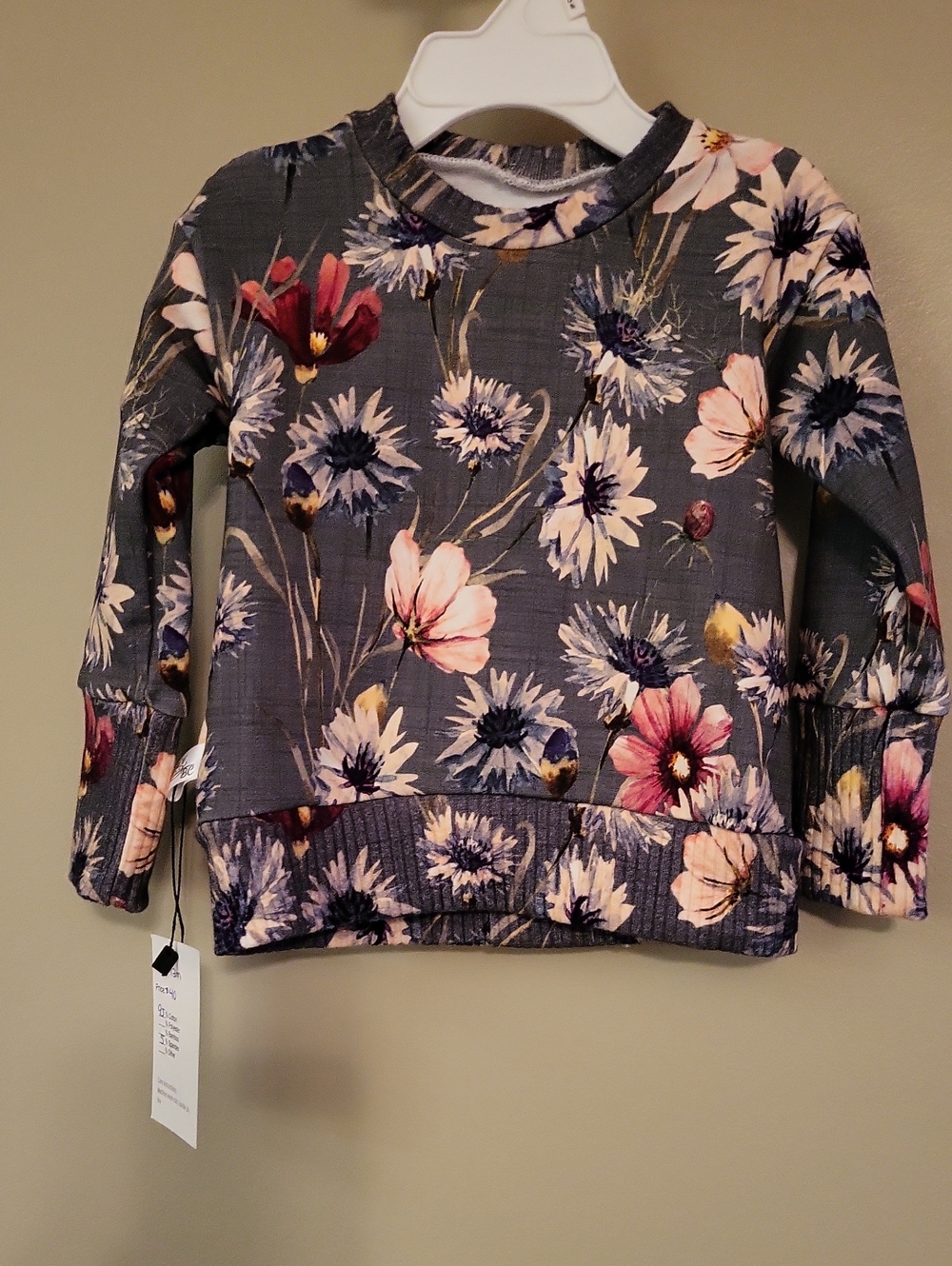 NWT Super Cute floral pullover top
